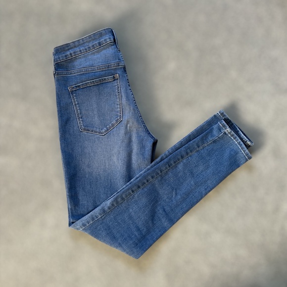 NWOT Old Navy Rockstar Super Skinny Jeans (6) - Picture 4 of 11